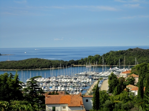 Vsaka marina ima urejeno parkirišče, sanitarije in dobro gostinsko ponudbo Vsaka marina ima urejeno parkirišče, sanitarije in dobro gostinsko ponudbo