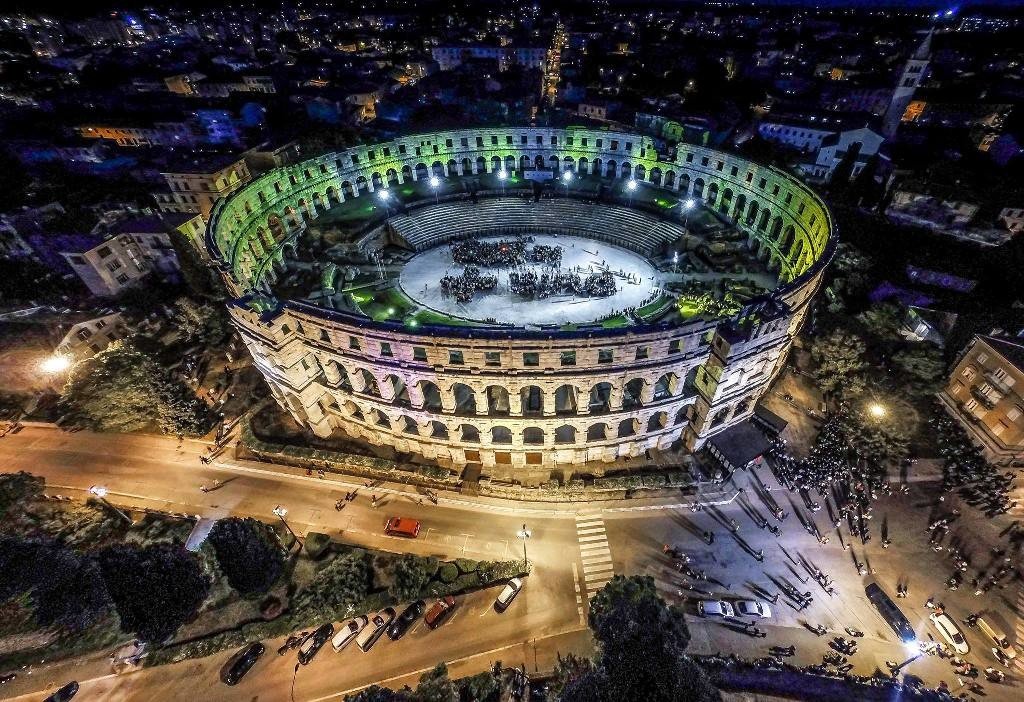 Še zadnji skok v vodo pred koncem vaše ture in obisk Pule