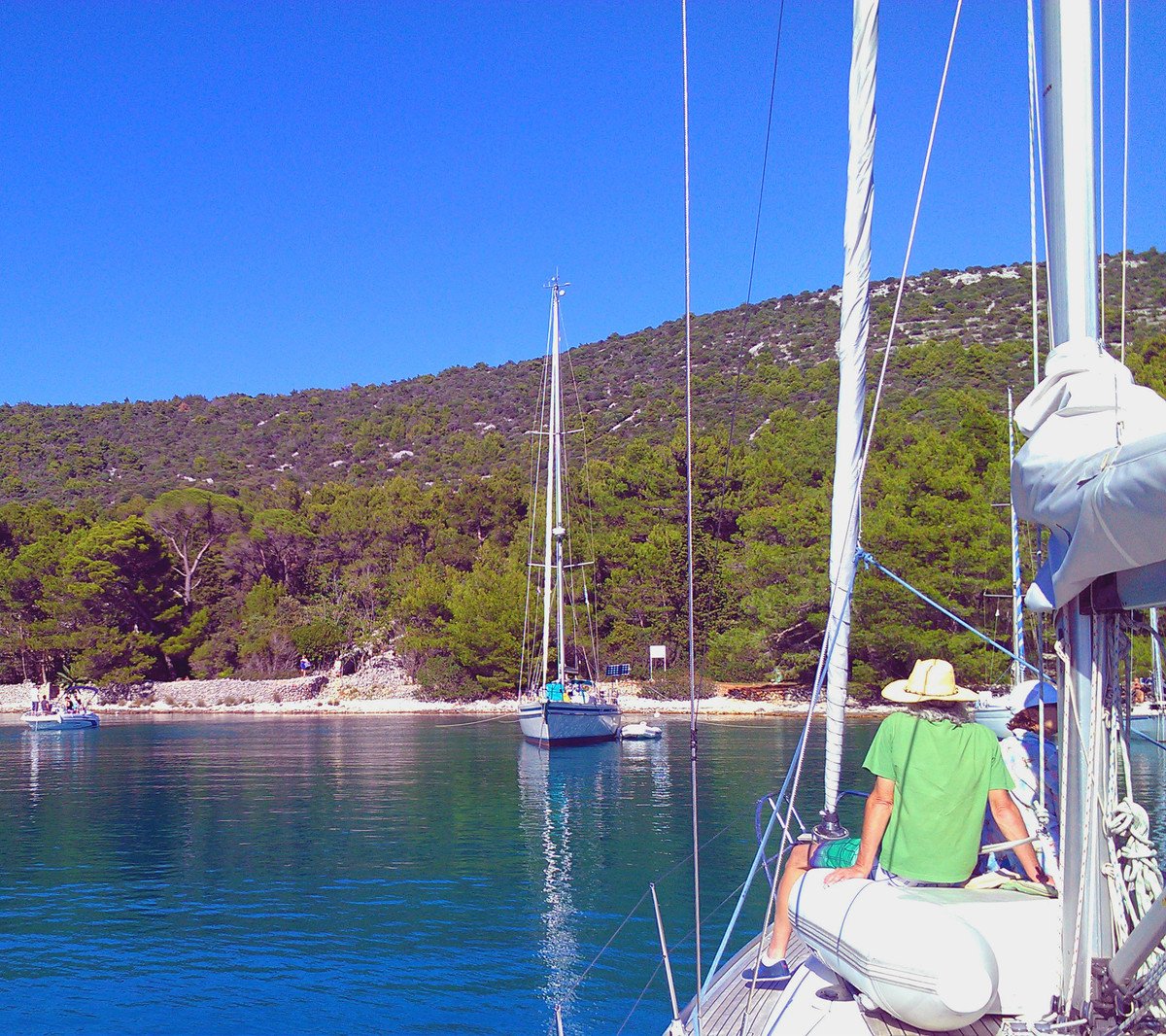 Levo pogled z Vidikovca na Lošinju ter Zaliv Krivica, Lošinj