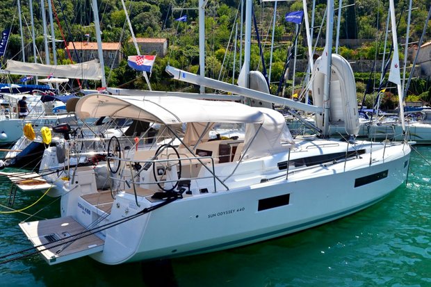 Sun Odyssey 440